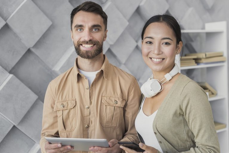 man-woman-office-freepik